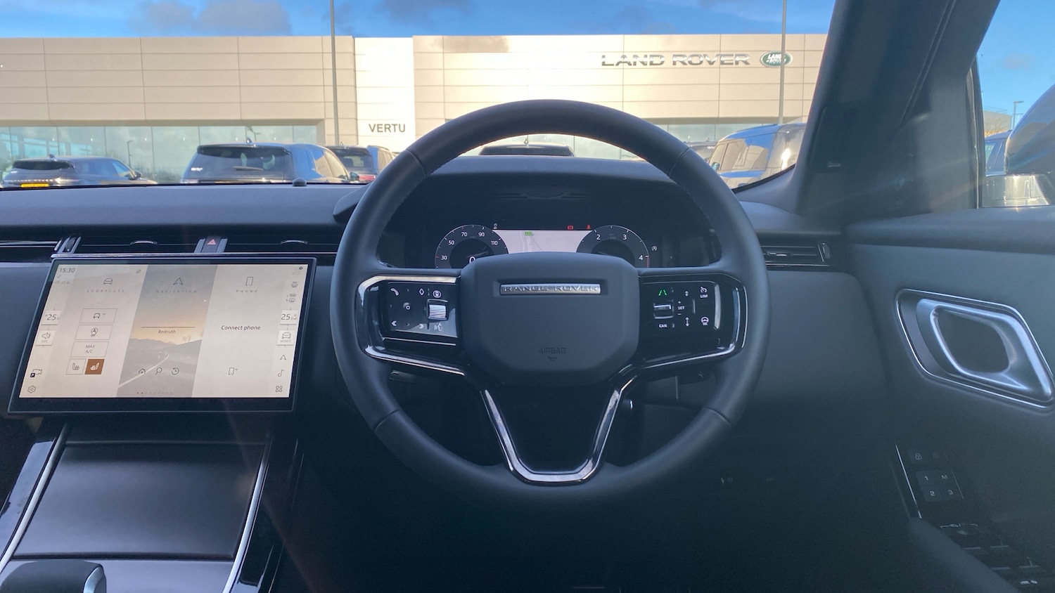 Used Land Rover Range Rover Velar 2025 for sale - 77988985: Photo 15