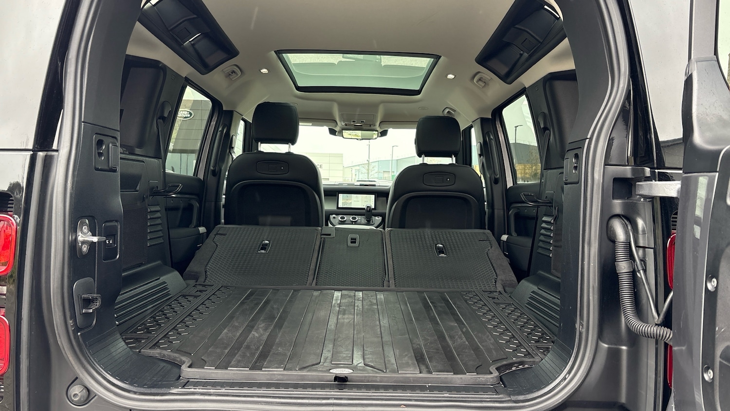 Used Land Rover Defender 2021 for sale - 77933885: Photo 10