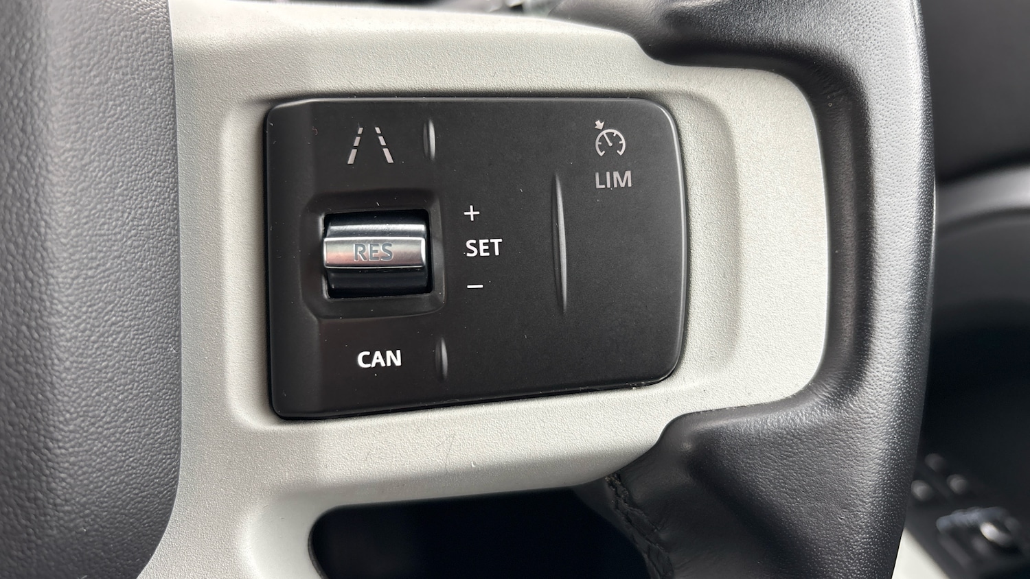 Used Land Rover Defender 2021 for sale - 77933885: Photo 30