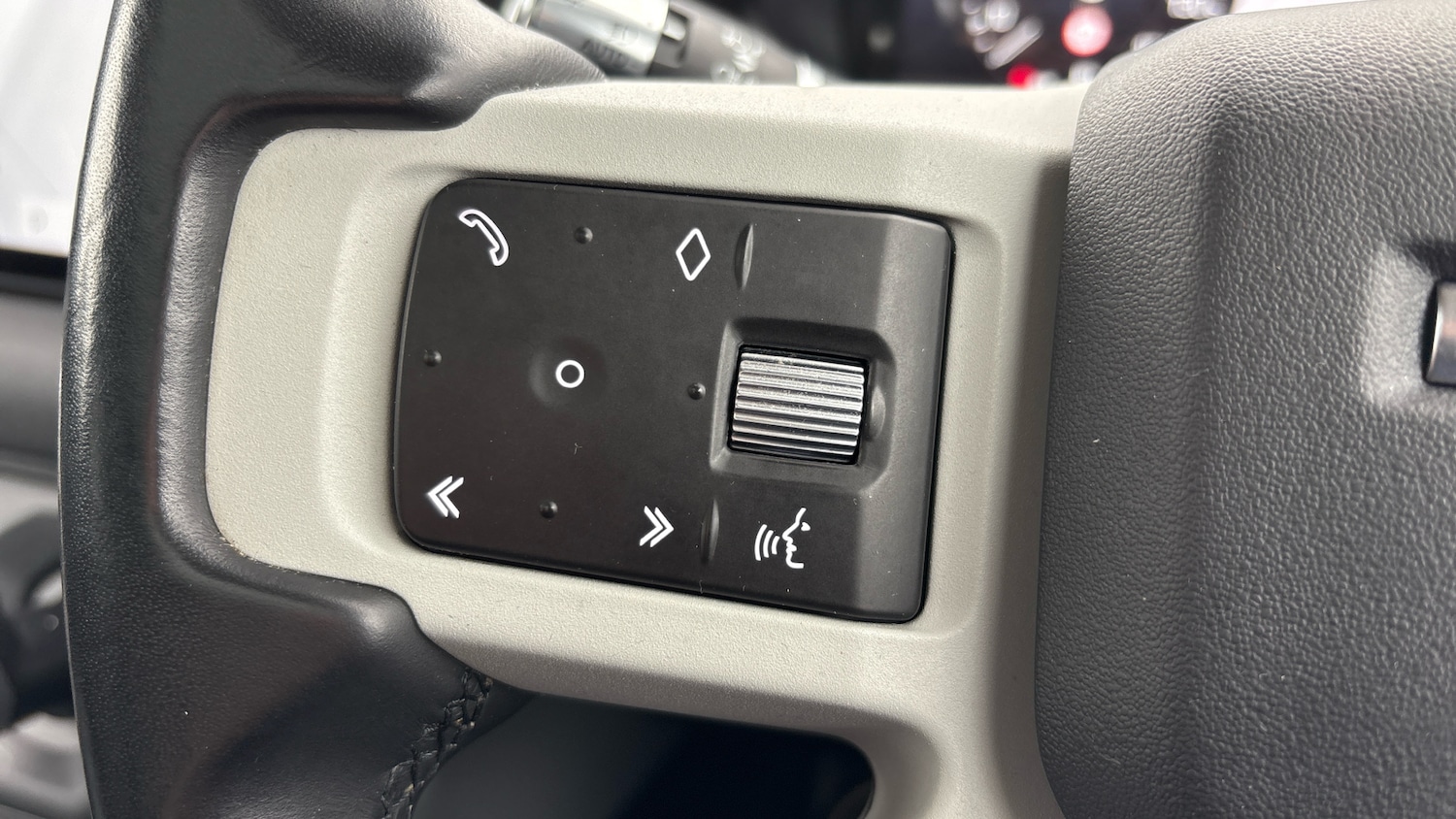 Used Land Rover Defender 2021 for sale - 77933885: Photo 31