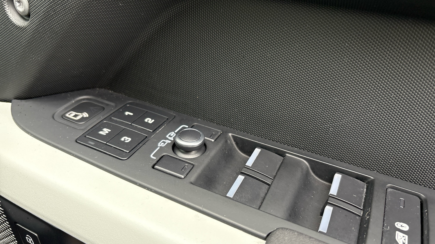 Used Land Rover Defender 2021 for sale - 77933885: Photo 33