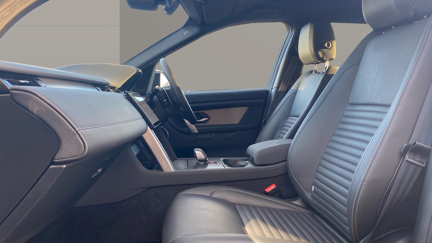 Used Land Rover Discovery Sport 2025 for sale - 76904899: Photo 3