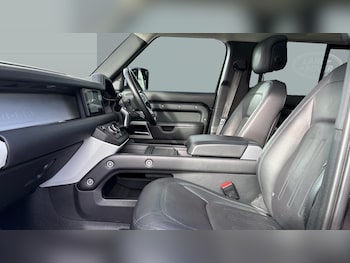 Used Land Rover Defender 2021 for sale - 76477127: Photo