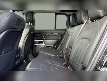 Used Land Rover Defender 2021 for sale - 76477127: Photo