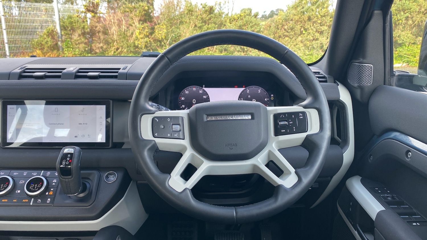 Used Land Rover Defender 2022 for sale - 76352430: Photo 15