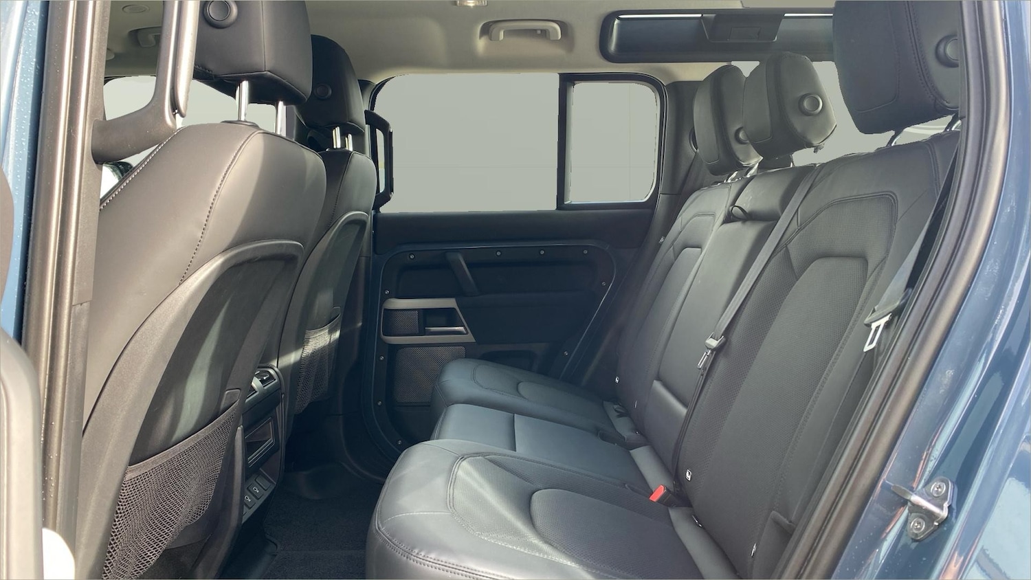 Used Land Rover Defender 2022 for sale - 76352430: Photo 4
