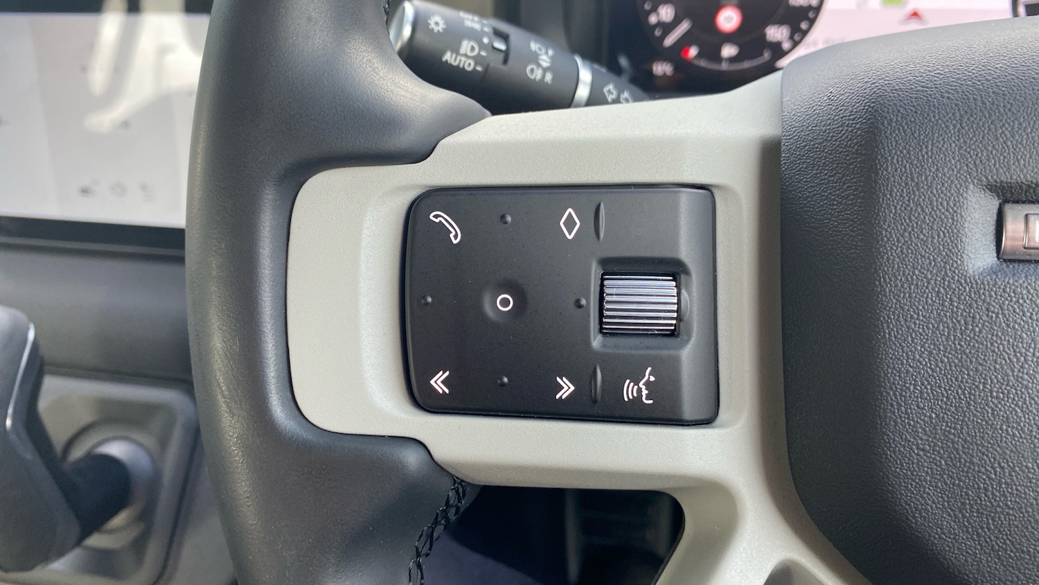 Used Land Rover Defender 2022 for sale - 76352430: Photo 53