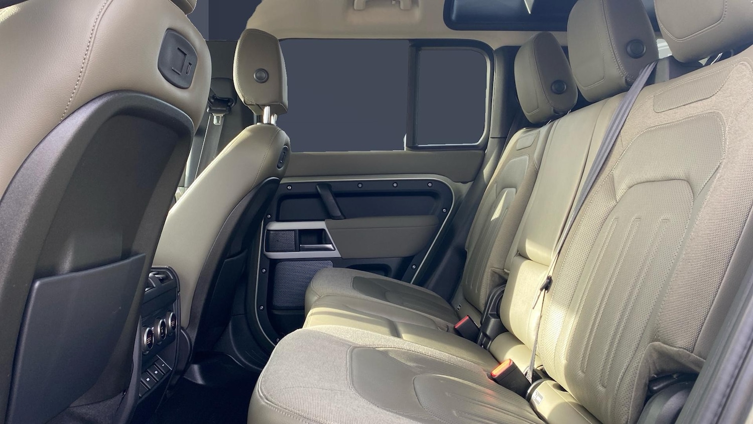 Used Land Rover Defender 2020 for sale - 77802244: Photo 4