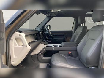 Used Land Rover Defender 2024 for sale - 78484685: Photo