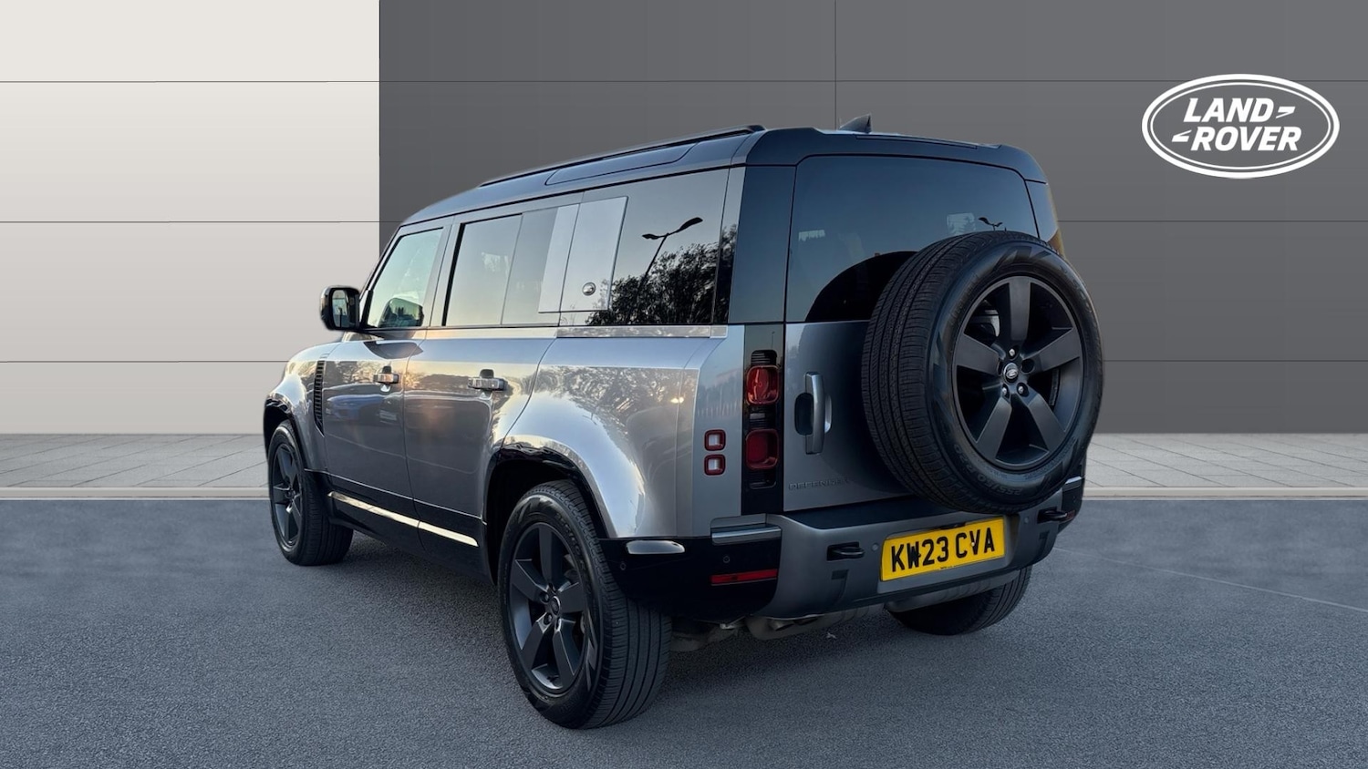 Used Land Rover Defender 2023 for sale - 77983874: Photo 2