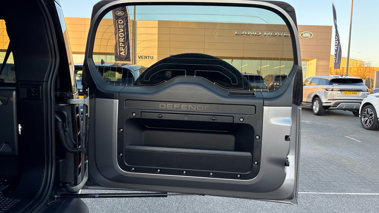 Used Land Rover Defender 2023 for sale - 77983874: Photo 27