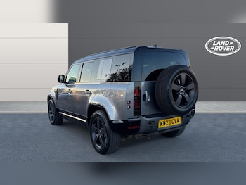 Used Land Rover Defender 2023 for sale - 77983874: Photo