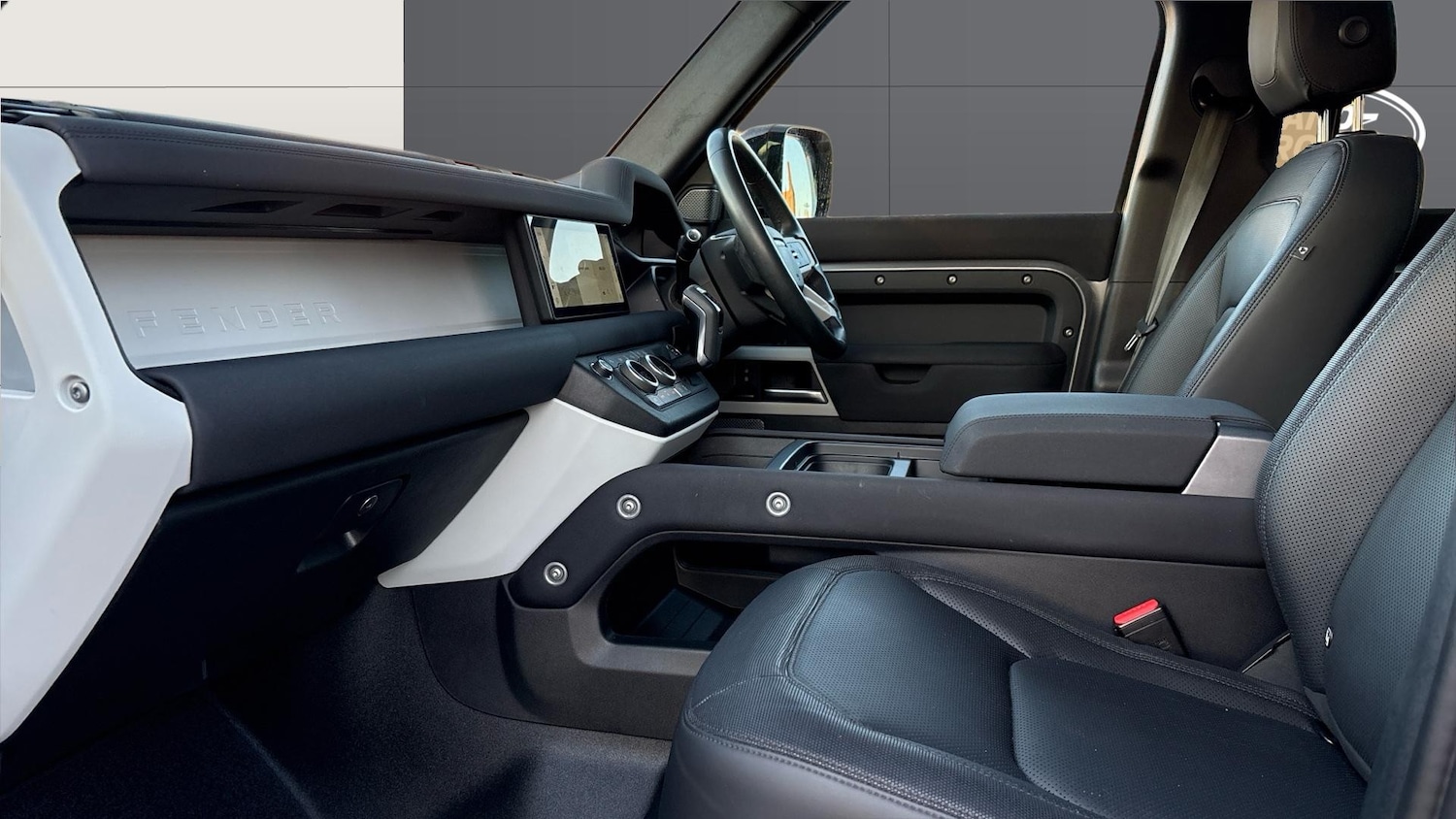 Used Land Rover Defender 2023 for sale - 77983874: Photo 3