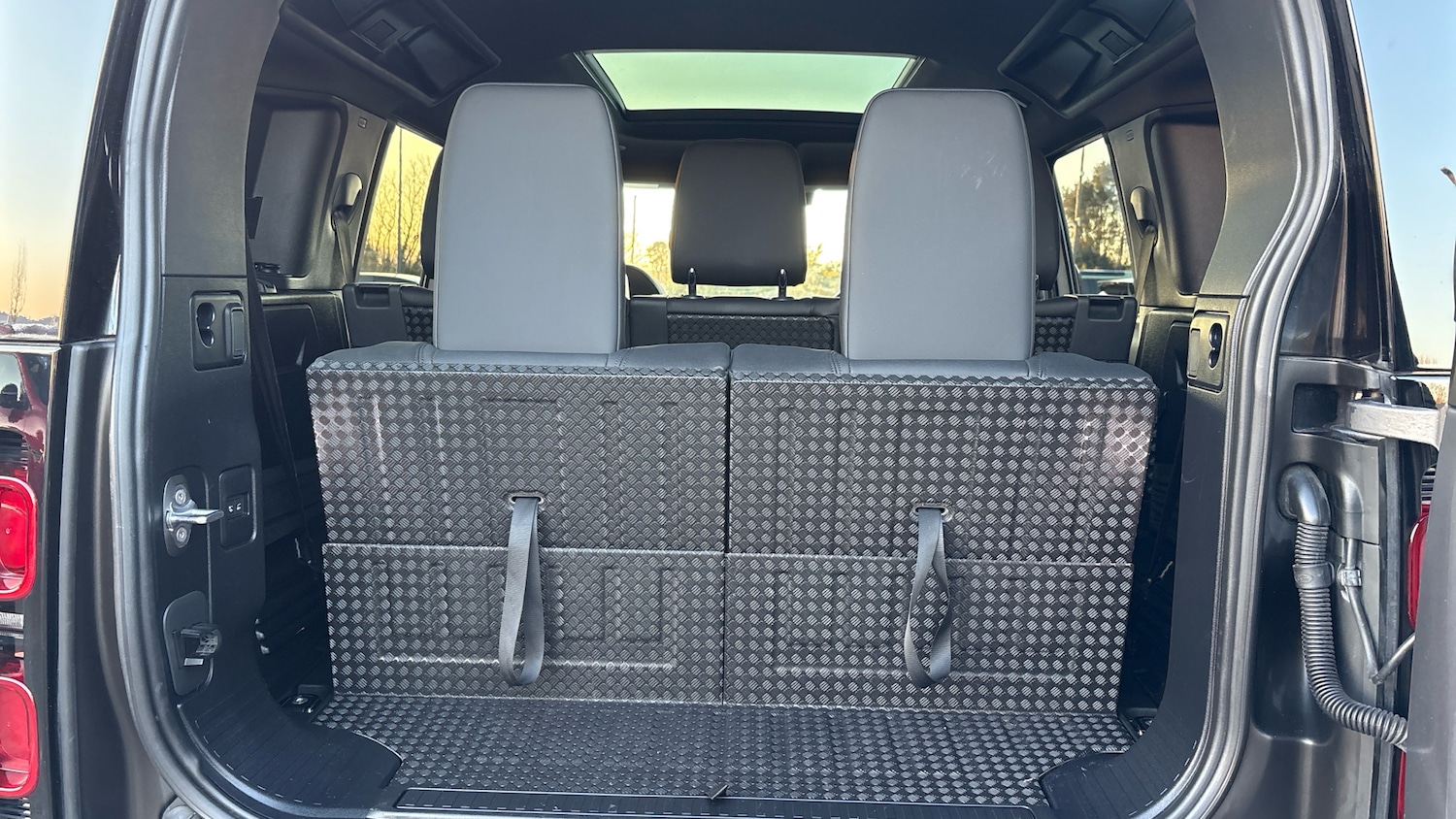 Used Land Rover Defender 2023 for sale - 77983874: Photo 31