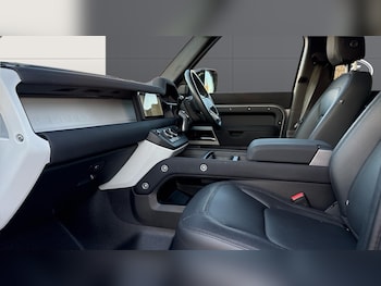 Used Land Rover Defender 2023 for sale - 77983874: Photo