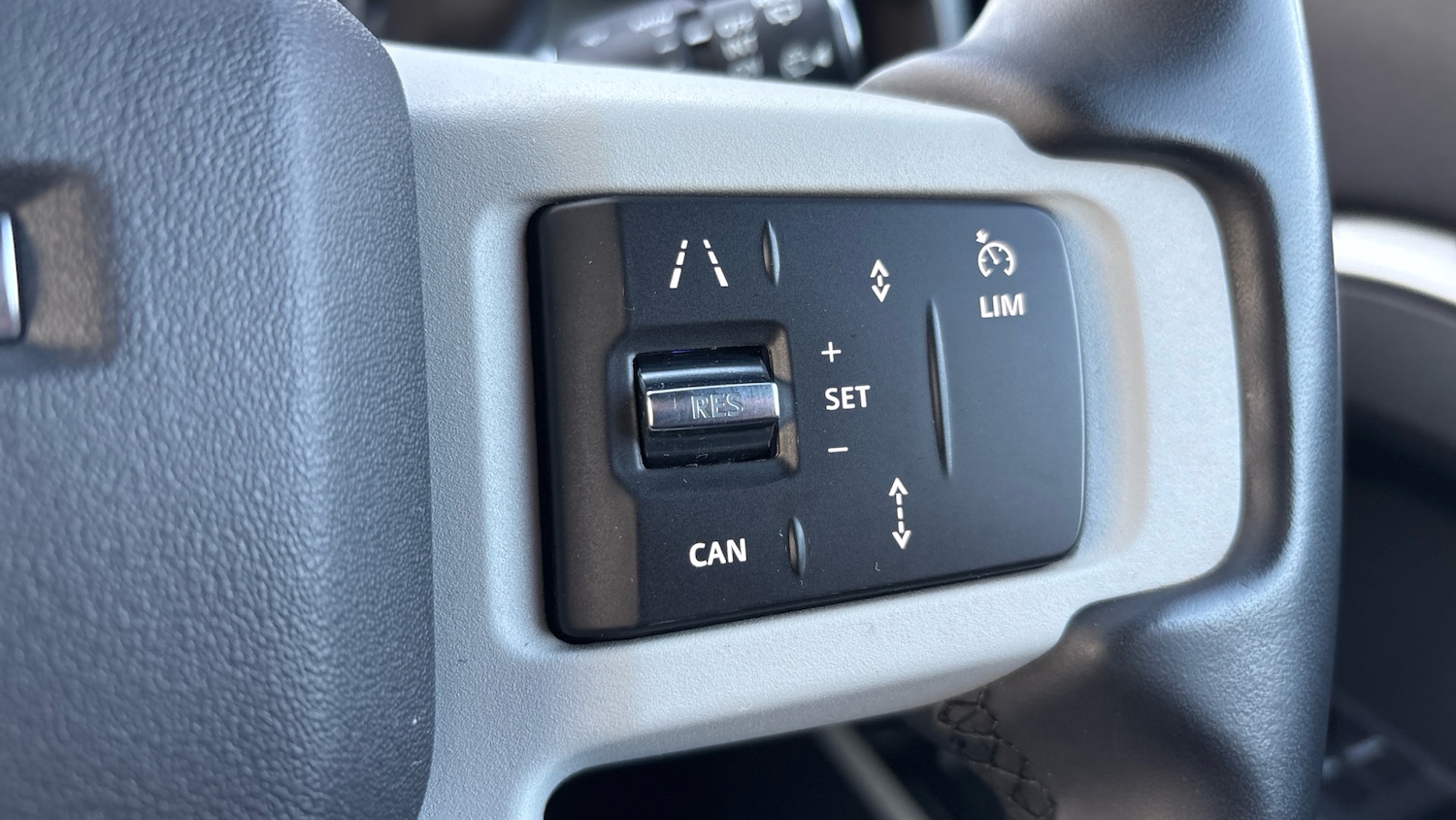 Used Land Rover Defender 2023 for sale - 77983874: Photo 40