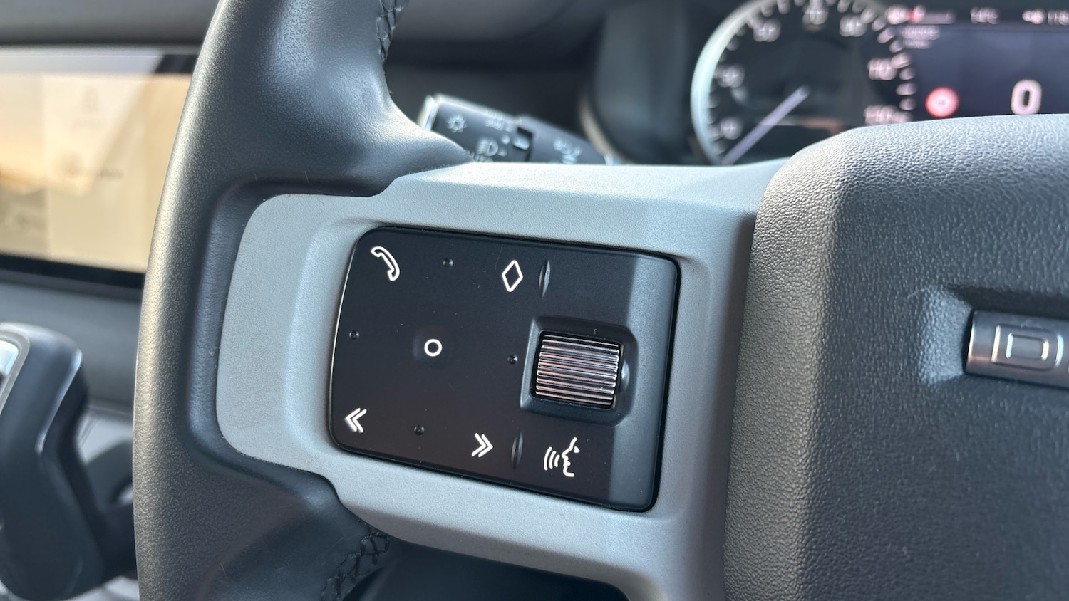 Used Land Rover Defender 2023 for sale - 77983874: Photo 41