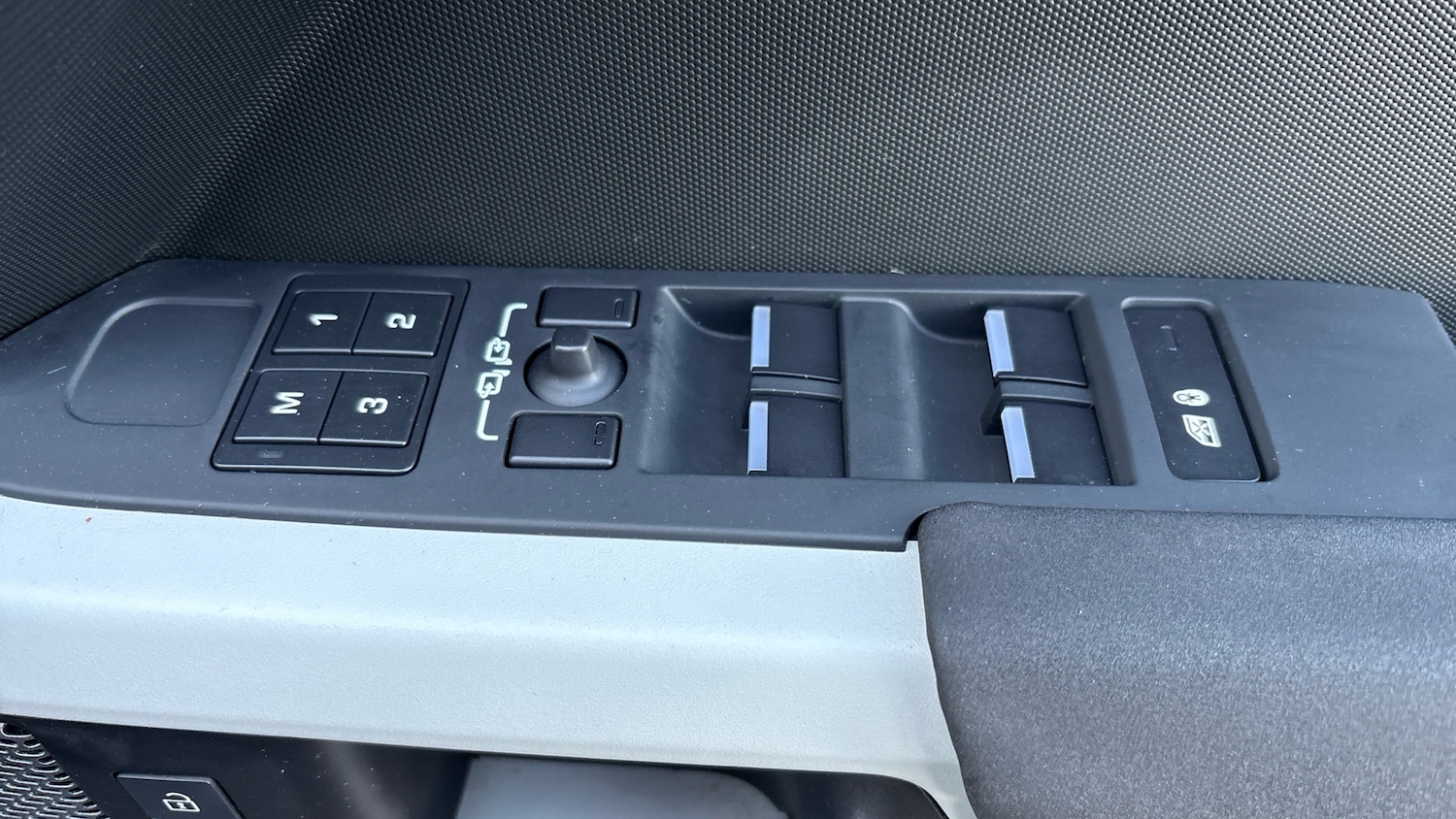 Used Land Rover Defender 2023 for sale - 77983874: Photo 43