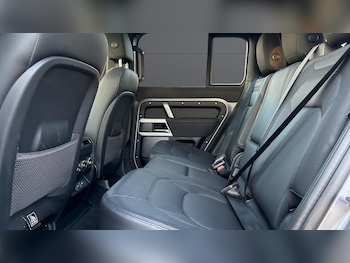 Used Land Rover Defender 2023 for sale - 77983874: Photo