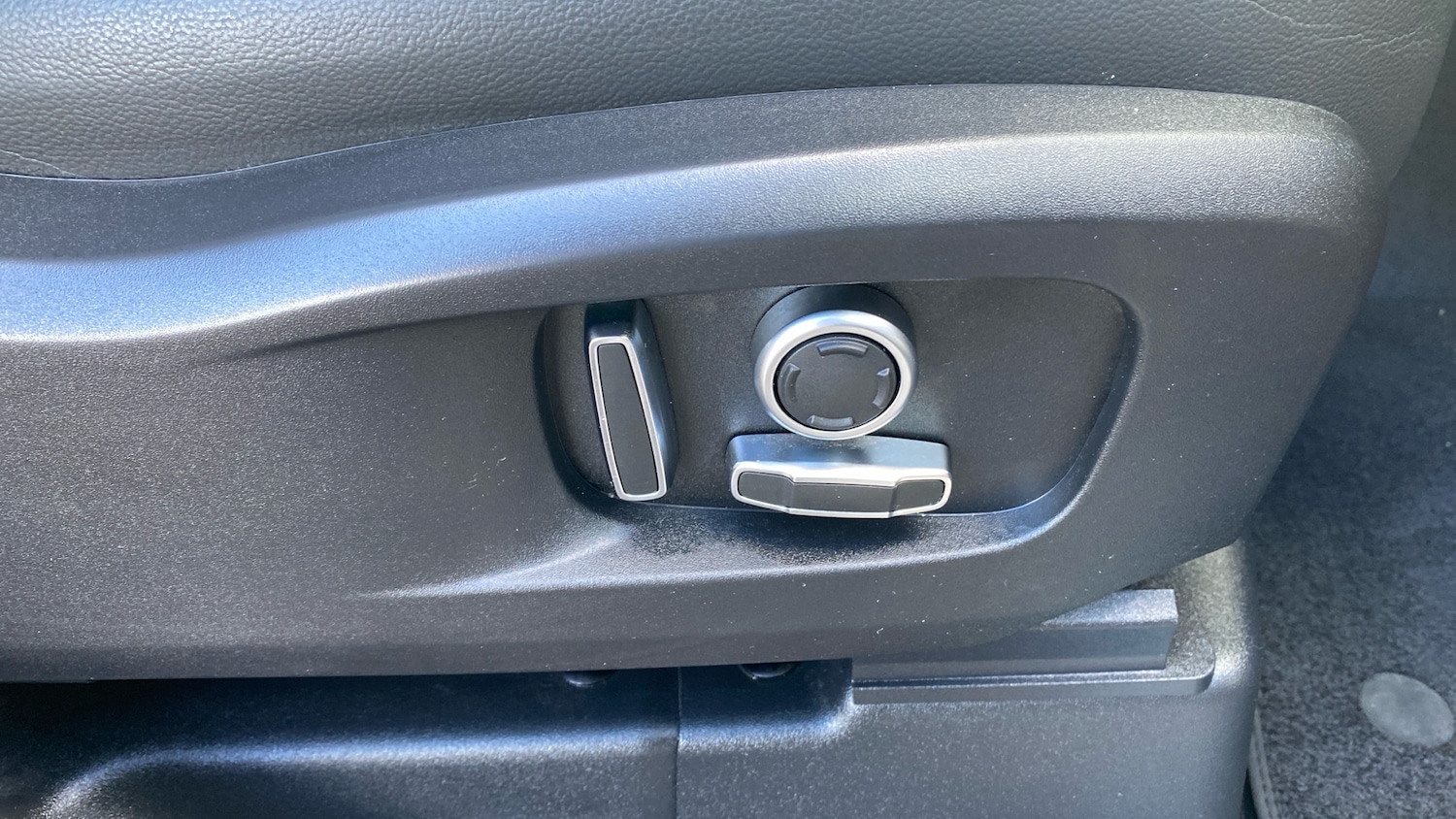 Used Land Rover Defender 2024 for sale - 77286180: Photo 51