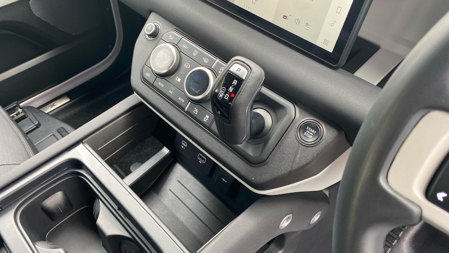 Used Land Rover Defender 2023 for sale - 76534293: Photo 13