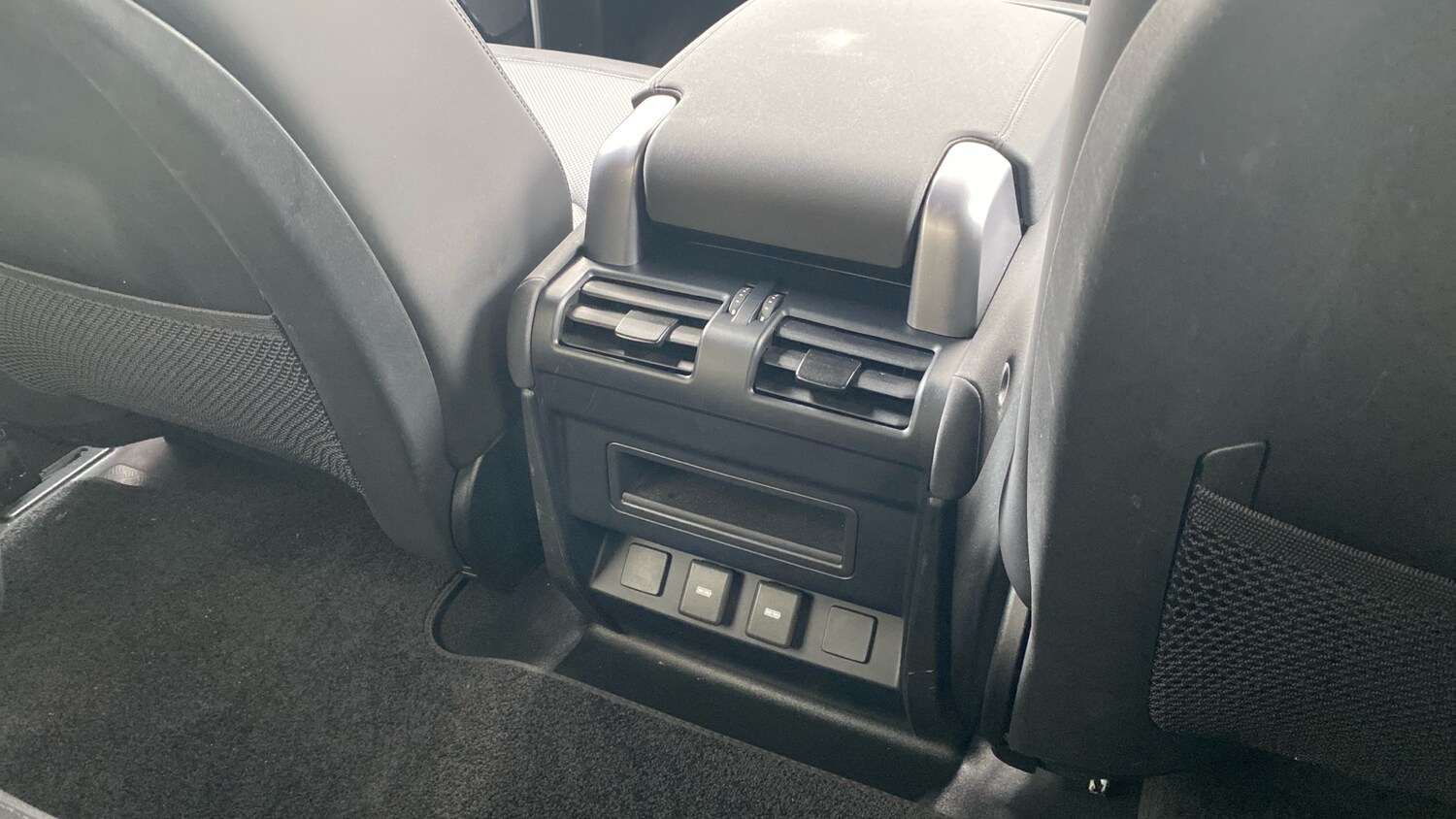 Used Land Rover Defender 2023 for sale - 76534293: Photo 18