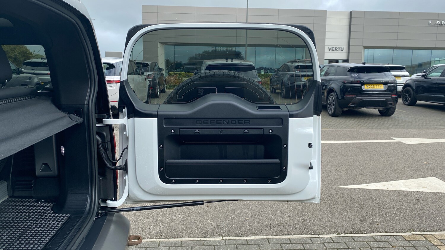 Used Land Rover Defender 2023 for sale - 76534293: Photo 34