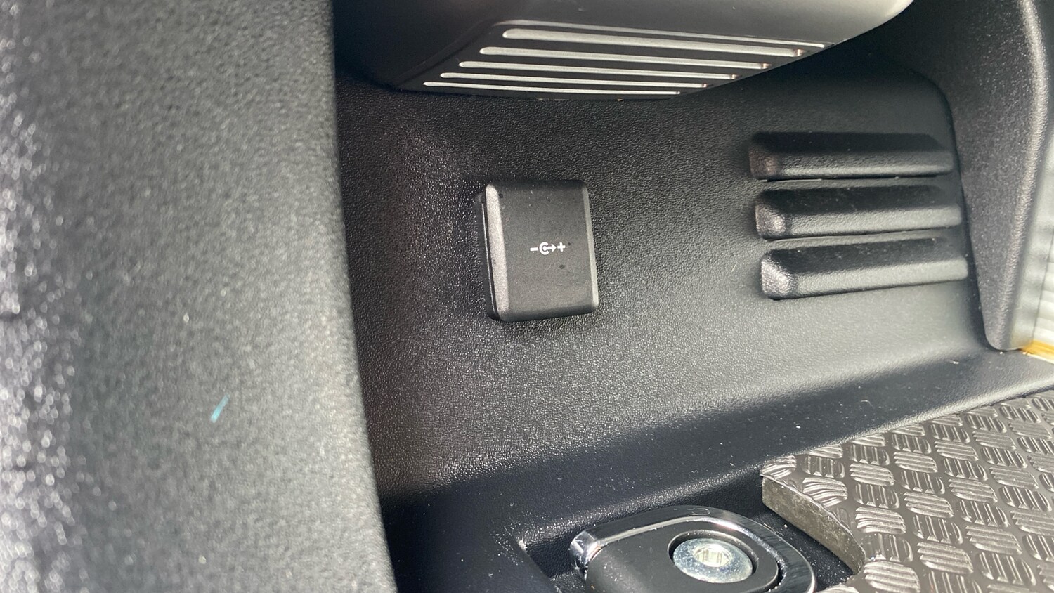 Used Land Rover Defender 2023 for sale - 76534293: Photo 37