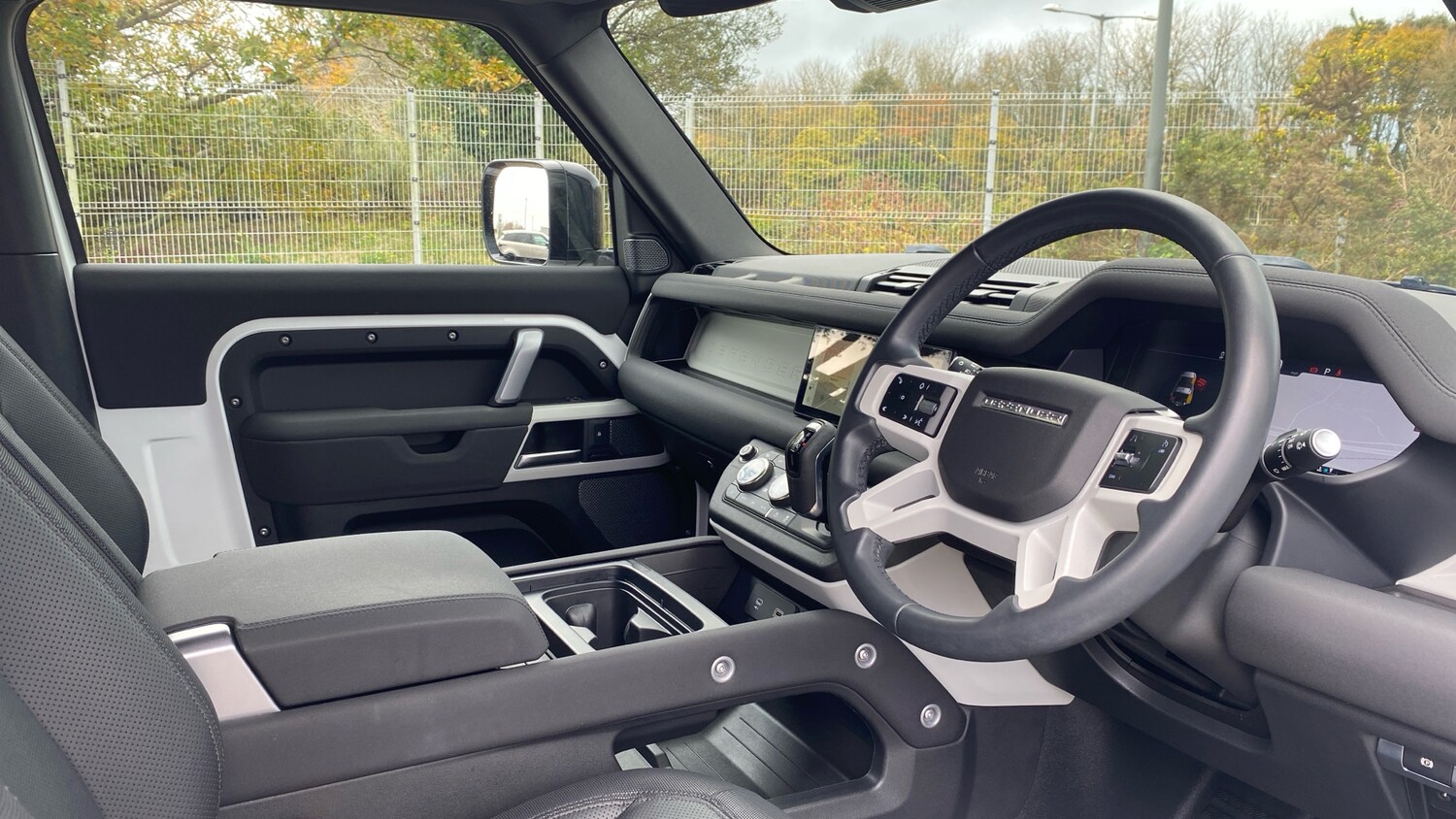 Used Land Rover Defender 2023 for sale - 76534293: Photo 44