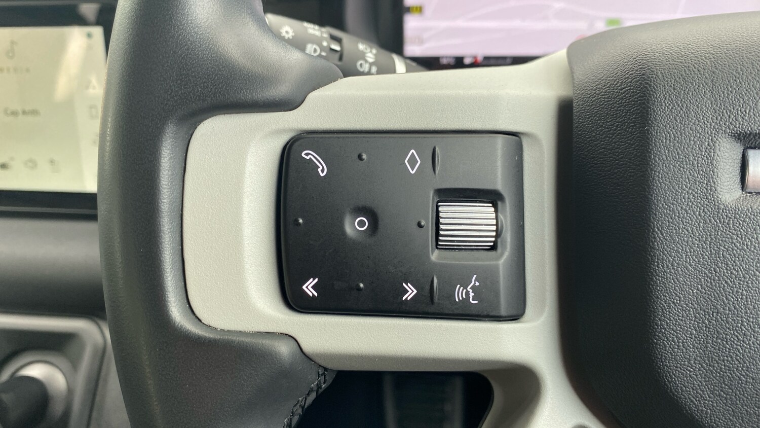 Used Land Rover Defender 2023 for sale - 76534293: Photo 47