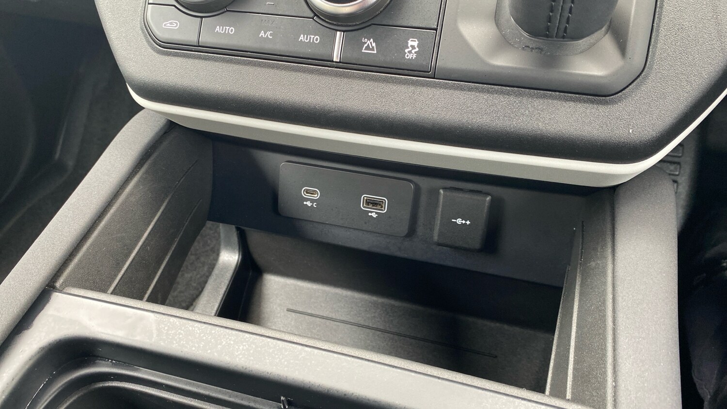 Used Land Rover Defender 2023 for sale - 76534293: Photo 50