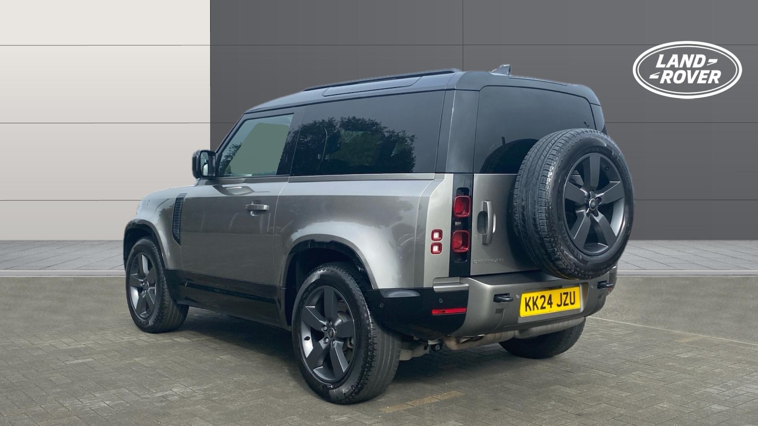 Used Land Rover Defender 2024 for sale - 76228133: Photo 2