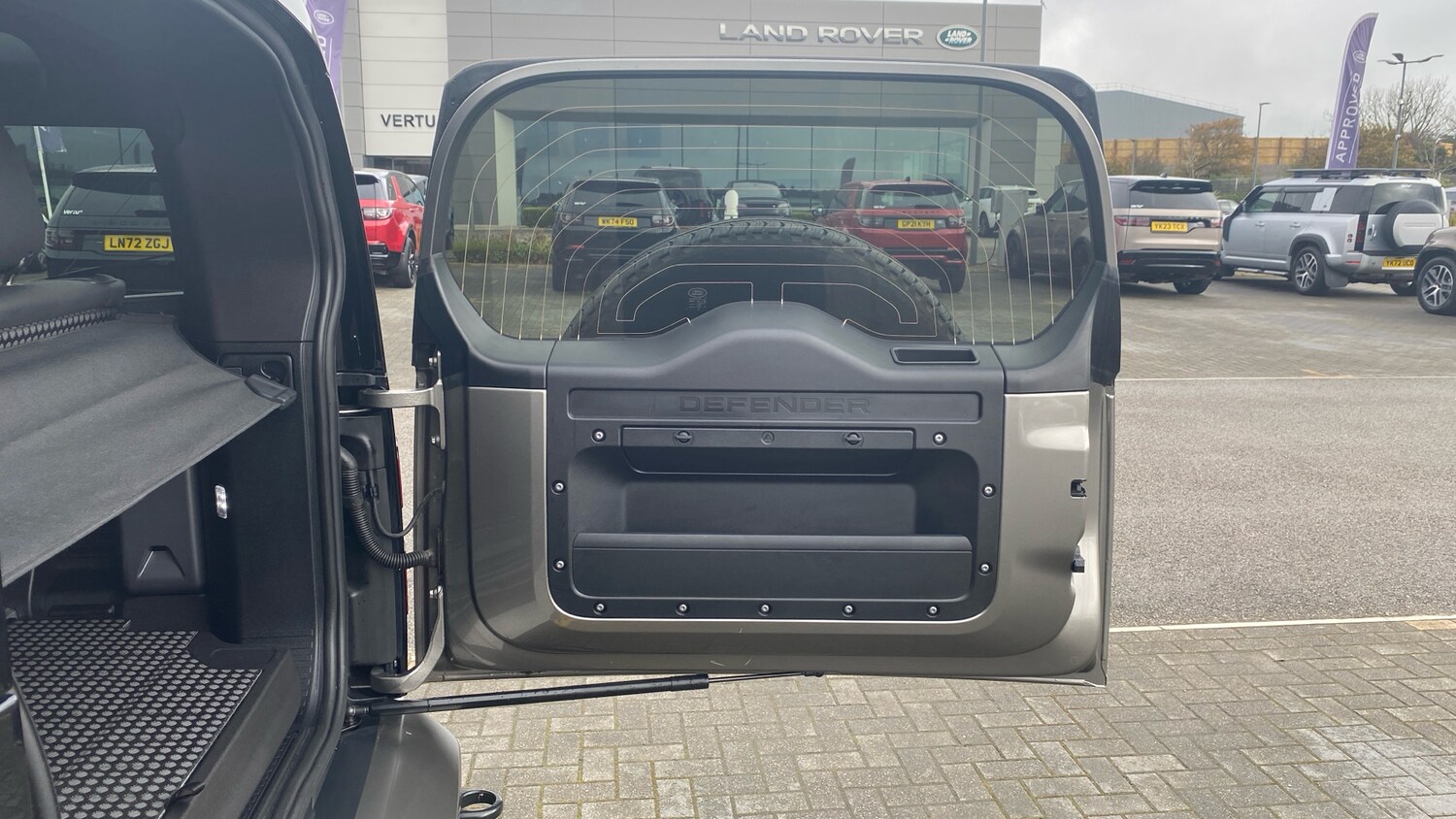 Used Land Rover Defender 2024 for sale - 76228133: Photo 35