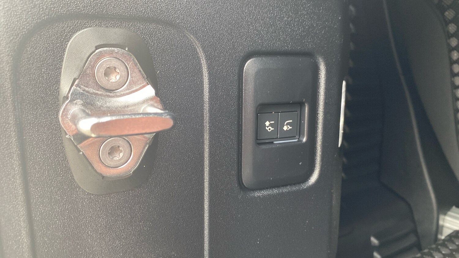 Used Land Rover Defender 2024 for sale - 76228133: Photo 38