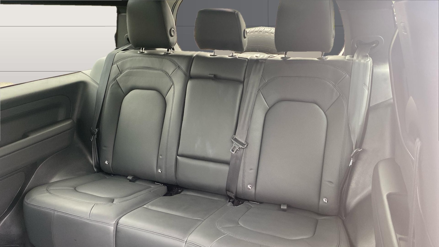 Used Land Rover Defender 2024 for sale - 76228133: Photo 4