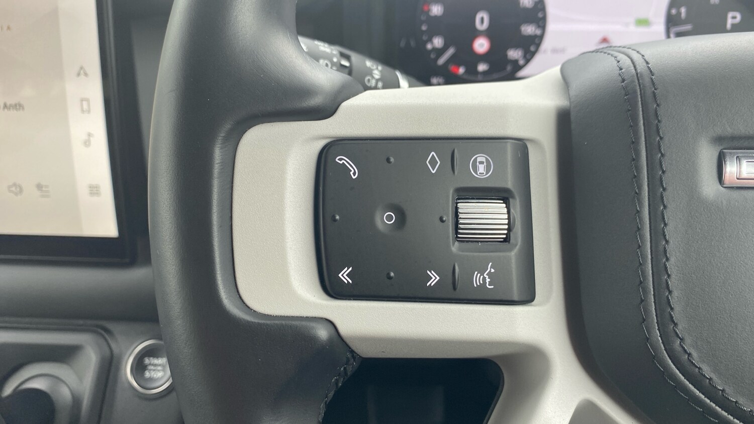 Used Land Rover Defender 2024 for sale - 76228133: Photo 46