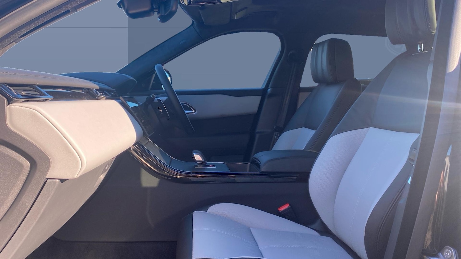 Used Land Rover Range Rover Velar 2025 for sale - 77807017: Photo 3