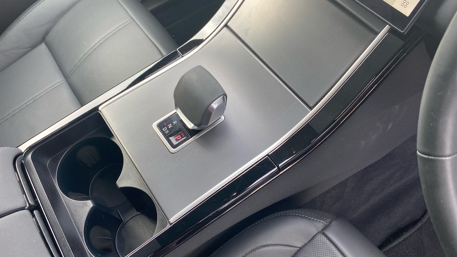 Used Land Rover Range Rover Velar 2024 for sale - 76302894: Photo 13