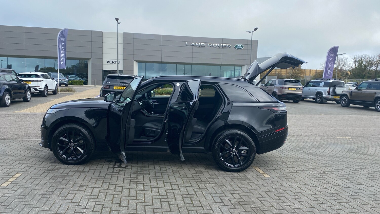 Used Land Rover Range Rover Velar 2024 for sale - 76302894: Photo 32