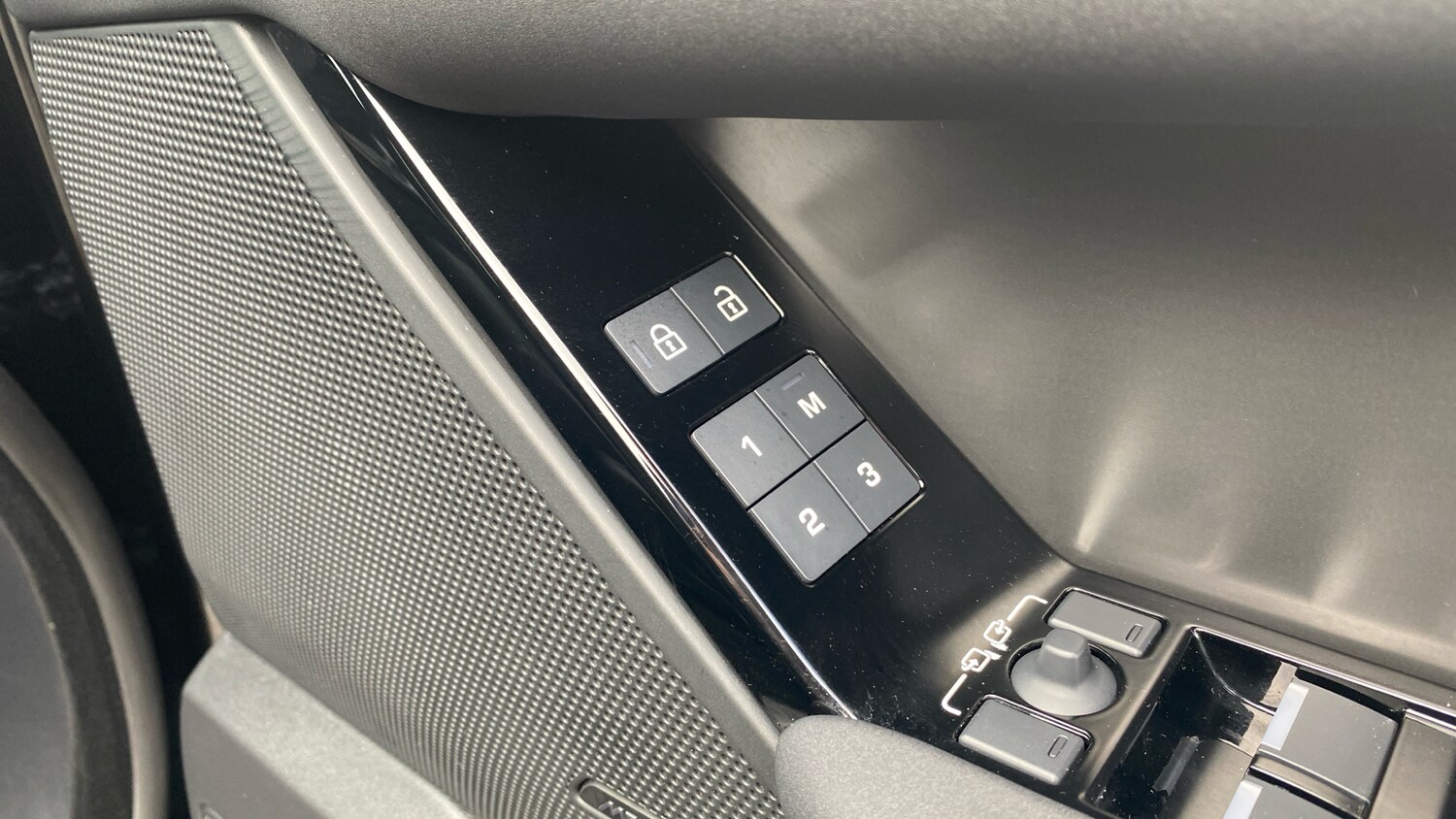 Used Land Rover Range Rover Velar 2024 for sale - 76302894: Photo 48