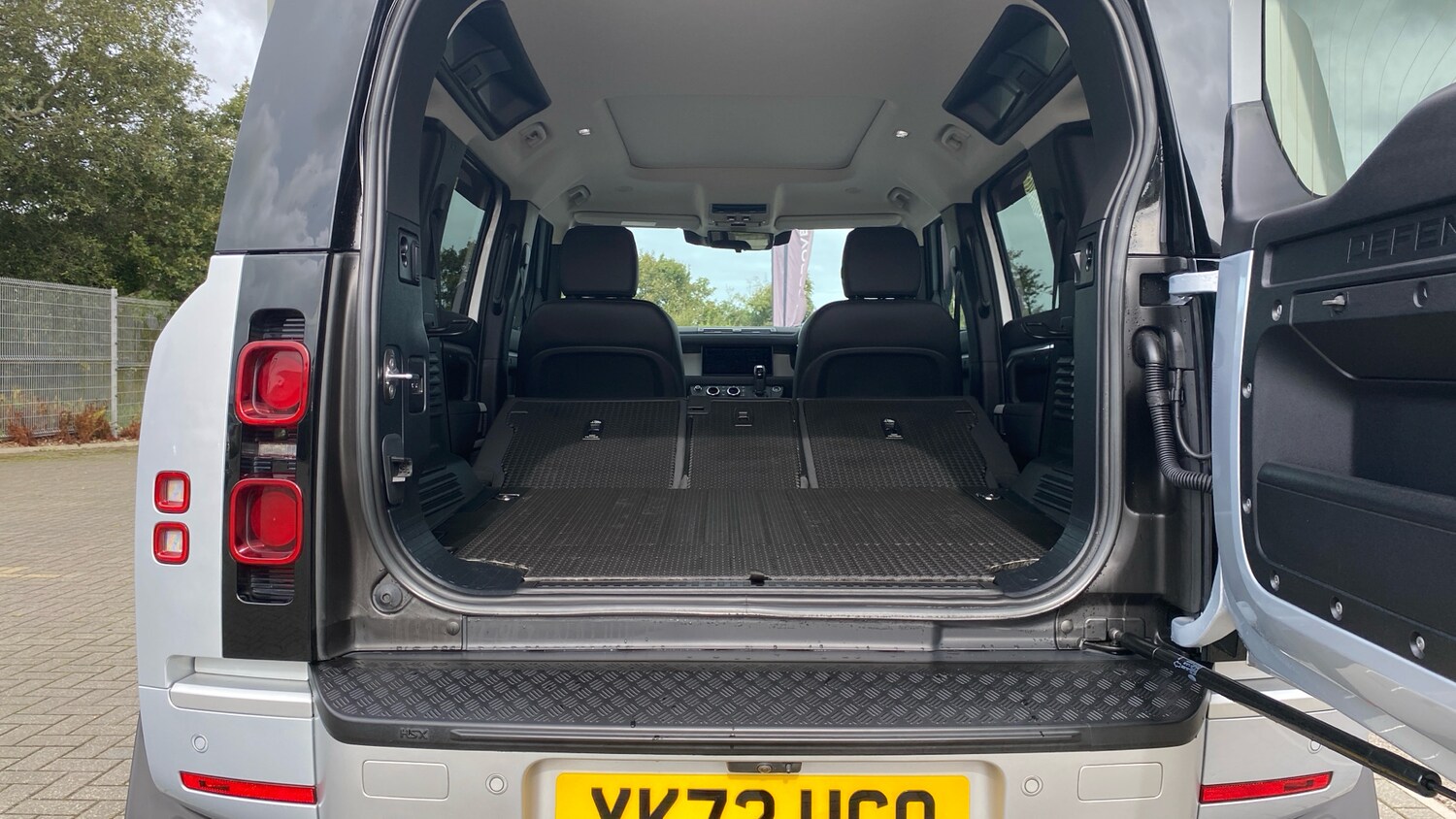 Used Land Rover Defender 2022 for sale - 76566185: Photo 10