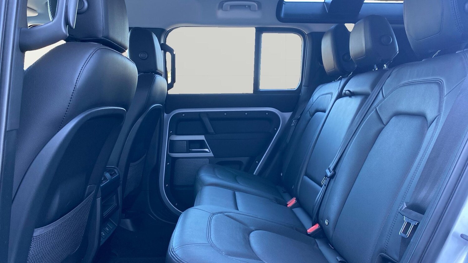 Used Land Rover Defender 2022 for sale - 76566185: Photo 4