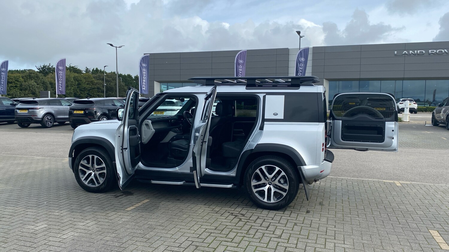 Used Land Rover Defender 2022 for sale - 76566185: Photo 44