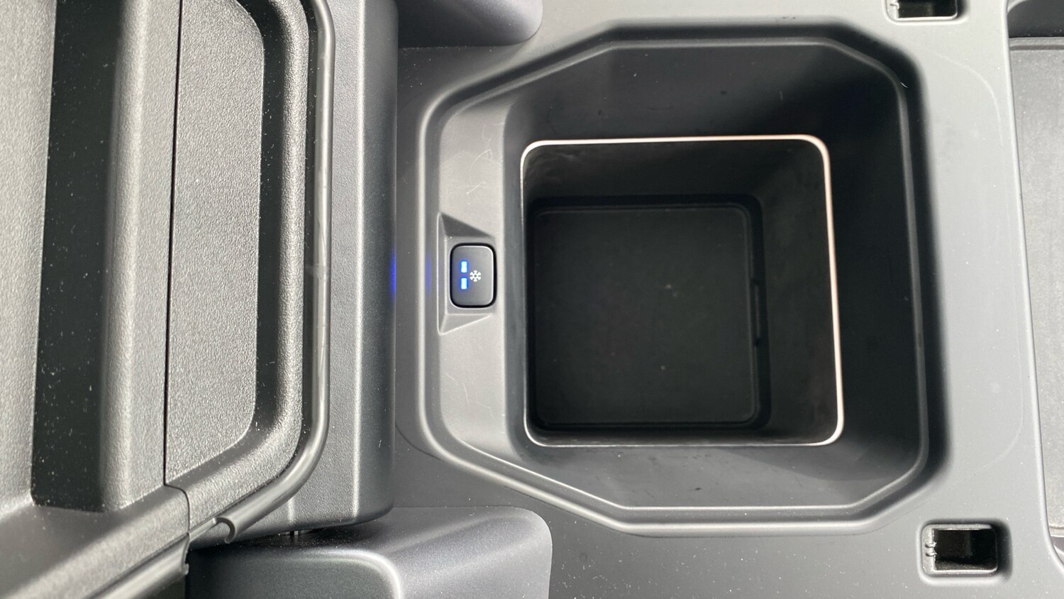 Used Land Rover Defender 2022 for sale - 76566185: Photo 59