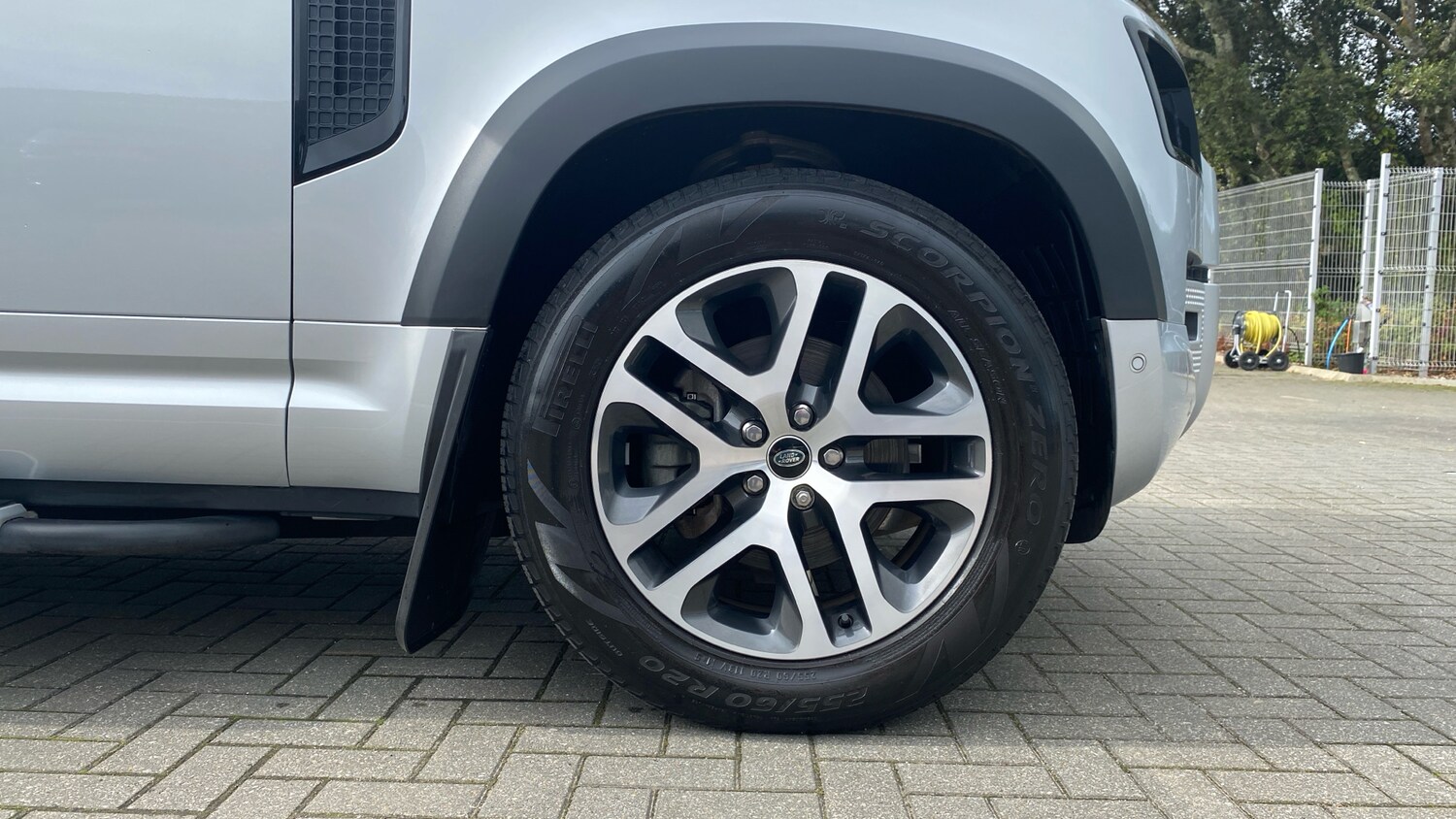 Used Land Rover Defender 2022 for sale - 76566185: Photo 8