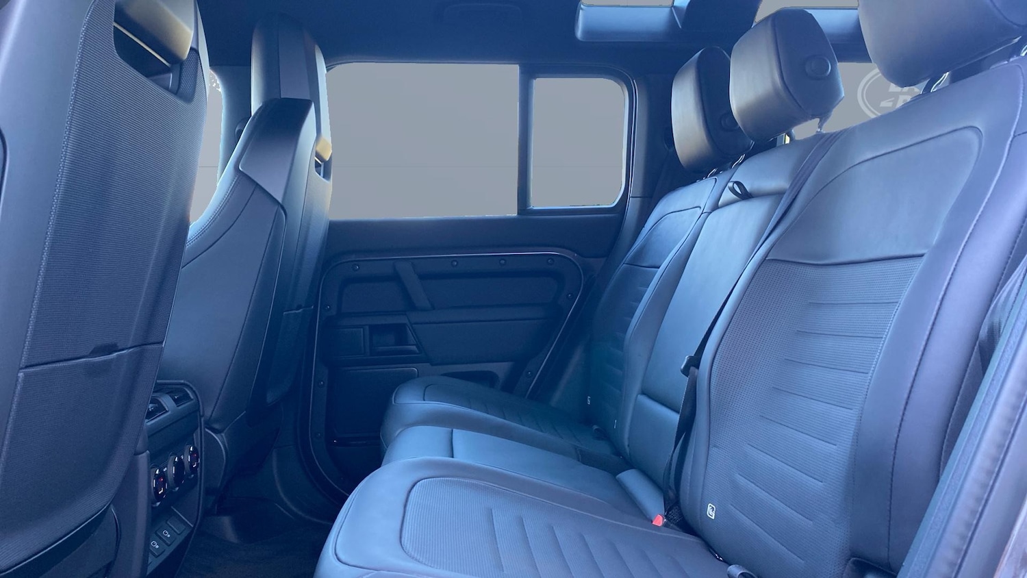 Used Land Rover Defender 2026 for sale - 77807002: Photo 4