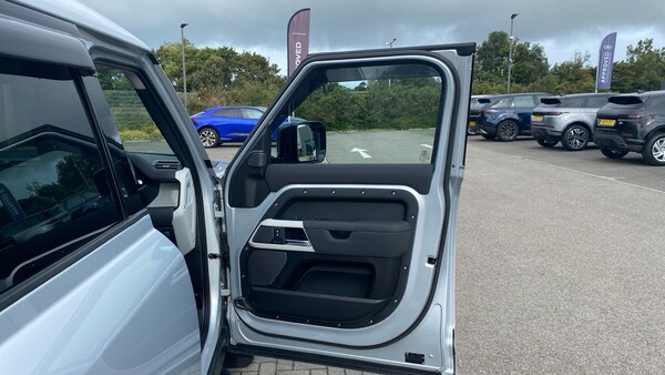Used Land Rover Defender 2022 for sale - 76045899: Photo 49
