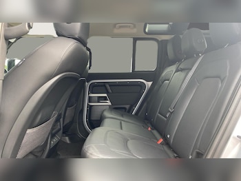 Used Land Rover Defender 2022 for sale - 76045899: Photo 4