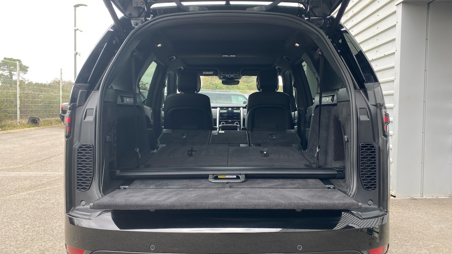 Used Land Rover Discovery 2025 for sale - 76555638: Photo 10