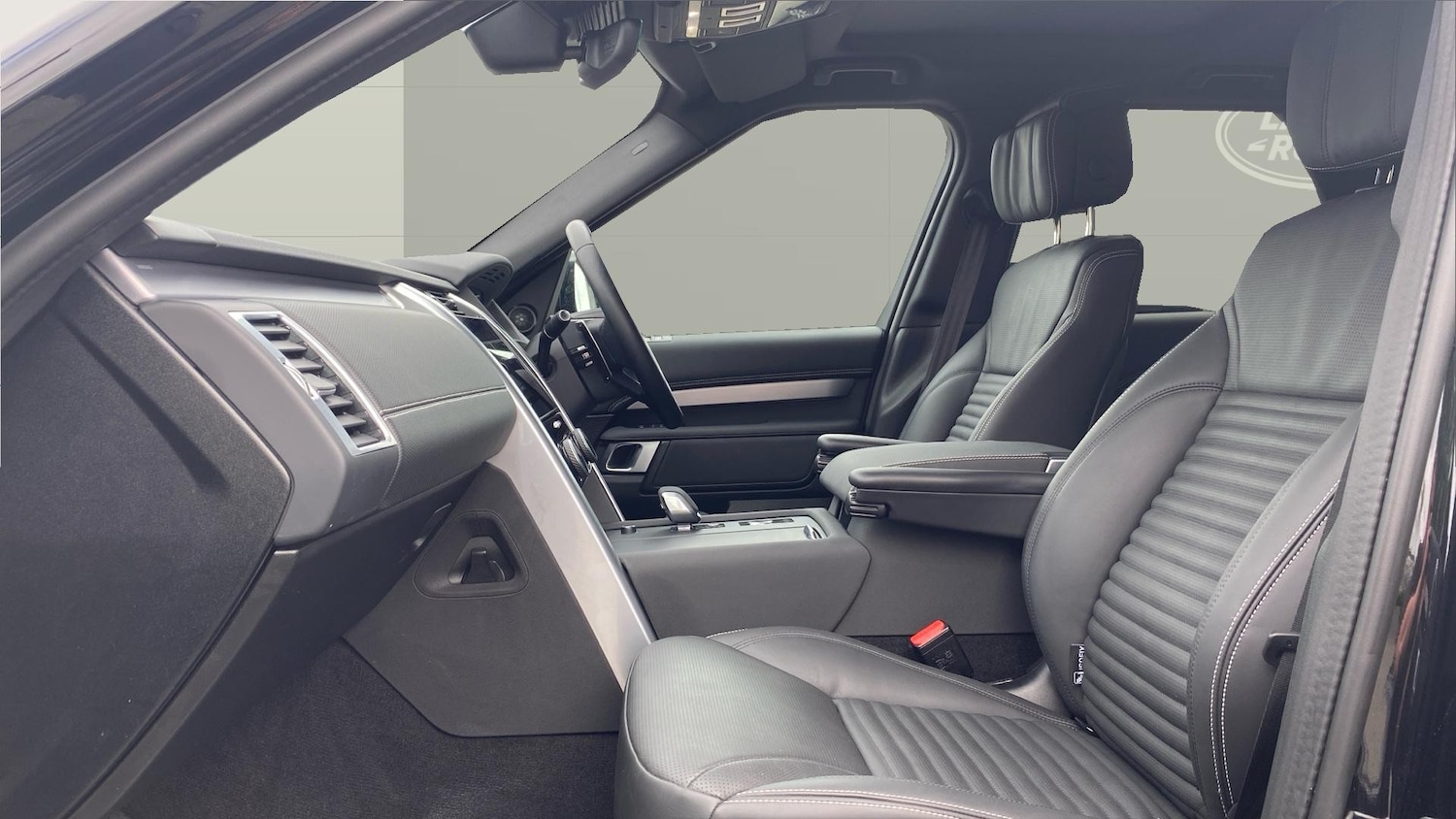 Used Land Rover Discovery 2025 for sale - 76555638: Photo 3